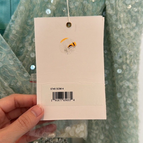 NWT Mac Duggal 5745 Sequined Faux Wrap Cut Out Puff Sleeve Gown Size 4 - Picture 13 of 14